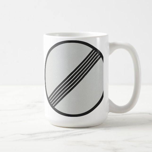 Den ingen tyska autobahnen "rusar den kaffemugg (Höger)