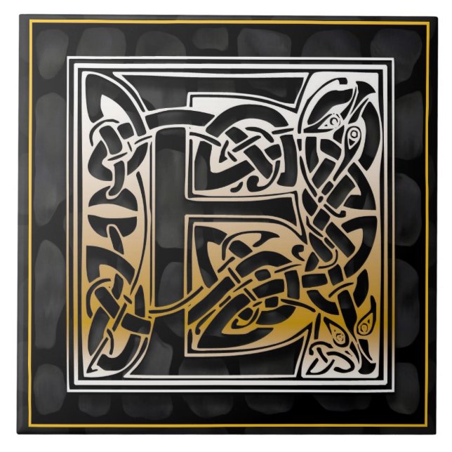 Den initiala monogramen för Celticsvartsten E Kakelplatta (Framsidan)