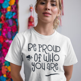 Den inspirerande citatet ska vara stolt över vem d t shirt