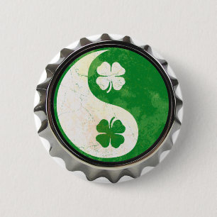 Den irländska Yin Yang shamrocken knäppas Knapp