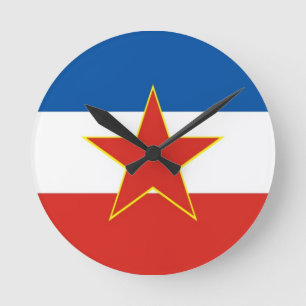 Den Jugoslavien landflagga tar tid på Rund Klocka