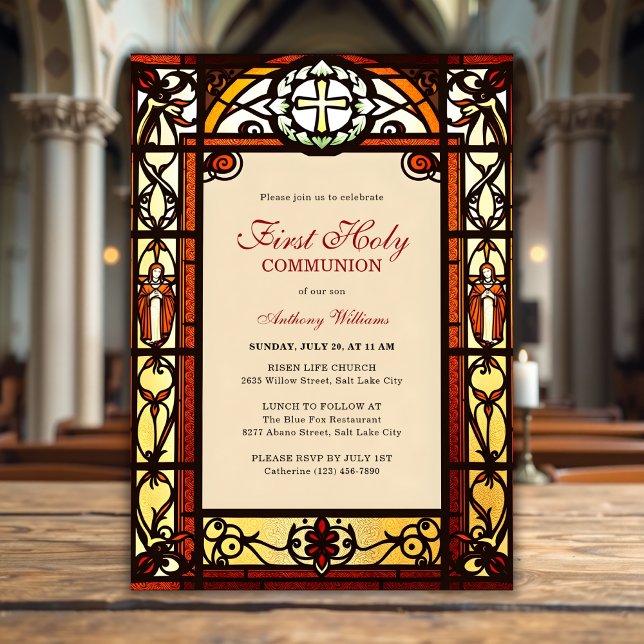 Den katolska första Heligans kommunfullmäktige i G Inbjudningar (Stained Glass Church Catholic First Holy Communion Invitation)