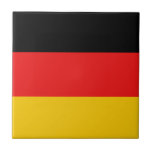 Den keramiska tysklanda flagga belägger med tegel kakelplatta<br><div class="desc">Denna design består av den tyska flagga cleverly reshaped till passformen som kvadrera belägger med tegel yta. Ett dekorativt och användbart objekt,  som skulle,  gör en perfekt gåva för de som gillar för att minnas Tyskland.</div>
