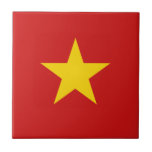 Den keramiska Vietnam flagga belägger med tegel Kakelplatta<br><div class="desc">Denna design består av den vietnamesiska flagga cleverly reshaped till passformen som kvadrera belägger med tegel yta. Ett dekorativt och användbart objekt,  som skulle,  gör en perfekt gåva för de som gillar för att minnas Vietnam.</div>