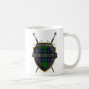 Den klanArmstrong tartanen skyddar och svärd Kaffemugg