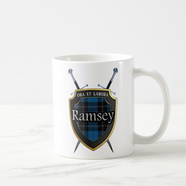Den klanRamsey Ramsay tartanen skyddar och svärd Kaffemugg (Höger)