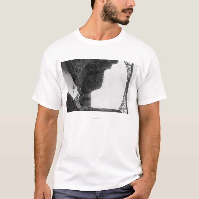 Den krokiga floden överbryggar i centralen Oregon T Shirt (Framsida)