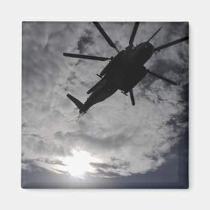 Den låga vinkeln beskådar av en CH-53E Magnet