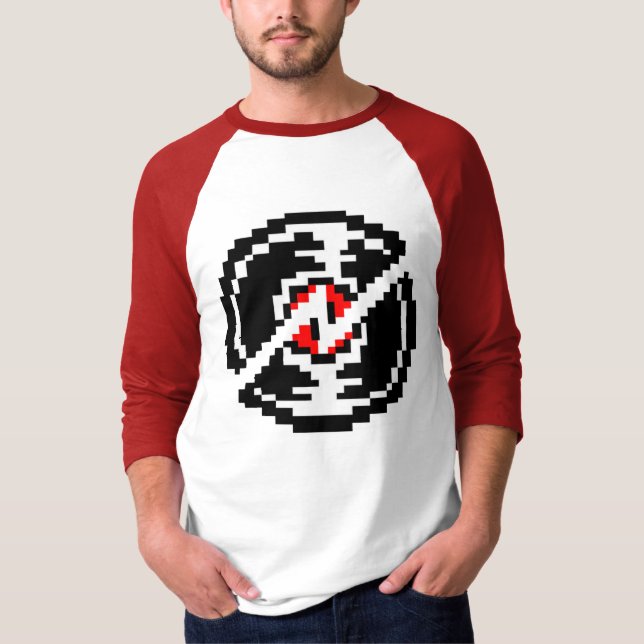 Den långa röda sleeveskjortan med det brutna tee shirt (Framsida)