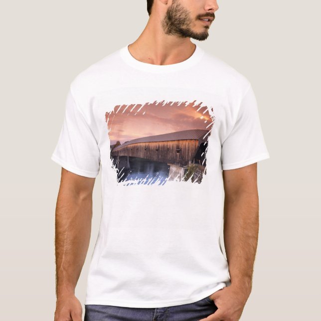 Den längsta täckta bron i Förenade Stater T Shirt (Framsida)