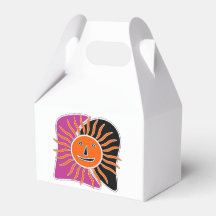 Den leende förmånslådan sol ansikte