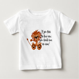 Den lejona babyen hör mig vråla Tshirts och gåvor