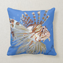 Den lejona fisken kudder kudde