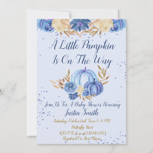 Den lilla dockan är på väg att blåa babyskabruk inbjudningar (Framsida)