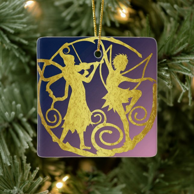 Den lilla hålen och elven julgransprydnad keramik (Träd)
