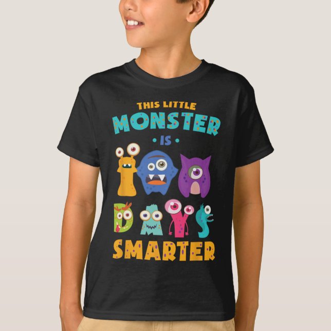 Den lilla monstern är 100 dagar Smarter School Kid T Shirt (Framsida)