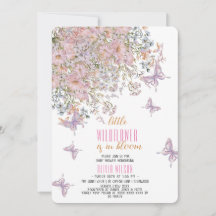 Den lilla vildblomman är i en bloombabydusch