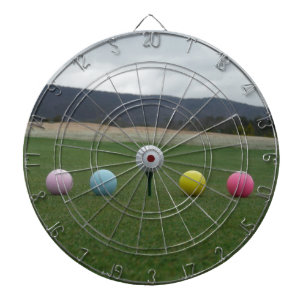 Den ljusa färgaden Golf Bollar på ett berg Darttavla
