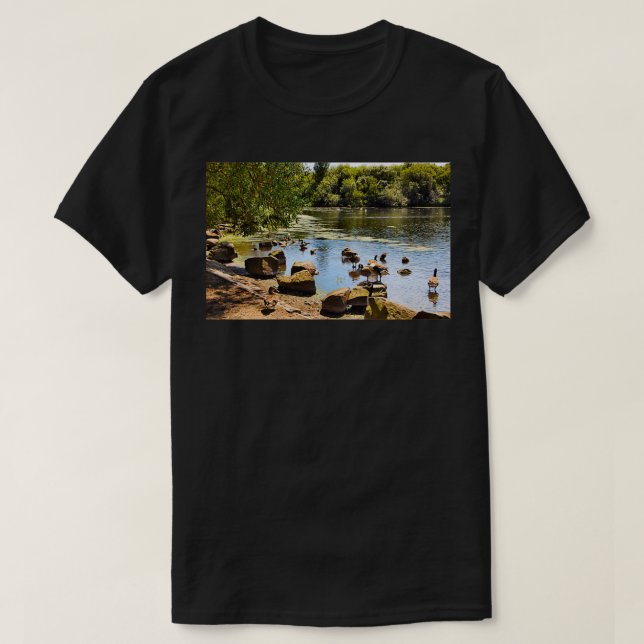 Den lokala anka-dammen t shirt (Design framsida)