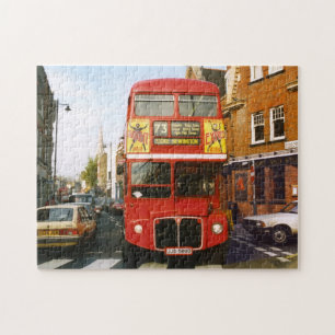 Den London bussen fyller på med bränsle in Pussel