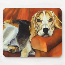 Den Lucy Beaglemusen vadderar