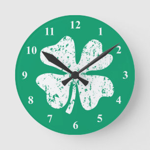 Den lyckliga fyrklövra st patrick's day tar tid rund klocka