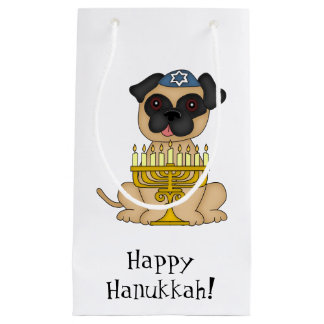 Den lyckliga Hanukkah-Mops hunden med