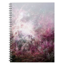 Den Magical purpurfärgade skälmskt naturväxen