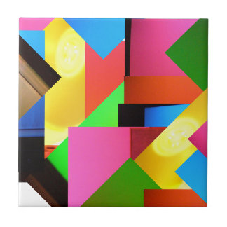 Den mång- färgmosaiken belägger med tegel kakelplatta