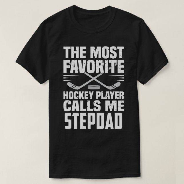 Den mest favorithockeyspelaren kallar mig STEPDAD  T Shirt (Design framsida)
