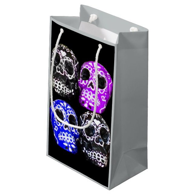 Den mexicanska sockerdöskallargåvan hänger lös (Baksidan Vinklad)