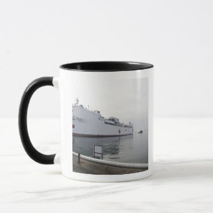 Den militära sealiften befaller sjukhusfrakten mugg