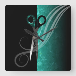 Den moderiktiga turkoshårsalongen tar tid på fyrkantig klocka