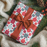Den moderna förestående jultomten - Helgdag Presentpapper<br><div class="desc">Den moderna jultomten Mönster Wrapping Papper Gift Wrap i Helgdag har ett modernt mönster i snöflingor på rött och silver. Perfekt för presenter som täcker in julklappar och helgdag. Skapat av Evco Studio www.zazzle.com/store/evcostudio</div>