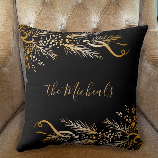 Den moderna Guld Black Family Namn God jul Kudde (Personalize with Family Name Elegant Unique Golden Pine Berry Original Merry Christmas pillow.)