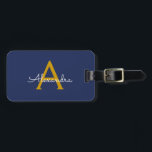Den moderna marinblå Guld-skriften Monogram Namn Bagagebricka<br><div class="desc">Navy Blue och Guld Monogram Lägg till din egen Namn Script Luggage Bag-Märkre. Med påsens märkre blir perfekten söt 16 födelsedag,  bröllop,  möhippa,  babydusch eller bachelorette-festgåva till någon som dekorerar hennes rum i stil.</div>