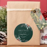 Den moderna minimala Eleganten julgrön Runt Klistermärke<br><div class="desc">Denna runda helgdag-dekal har en mörk grönt bakgrund av eleganten vinter,  grön och bär. Utformningen accentueras med trendigets handskrivna stil och det sofistikerade hälsning står "Hälsning av säsongen".</div>