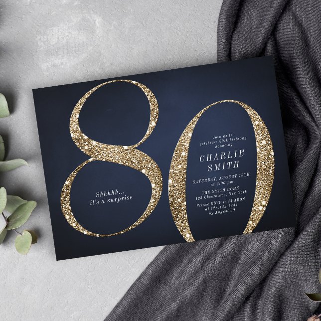 Den moderna minimalistiska marinen guld glitter 80 inbjudningar (Modern minimalist navy gold glitter 80th birthday invitation)