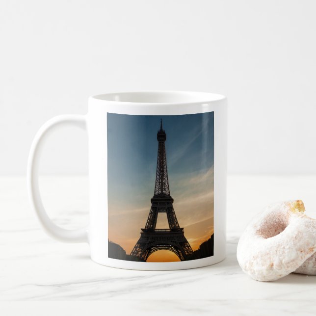 Den moderna parisiska solnedgången Eiffel Torn Par Kaffemugg (Med munk)