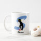 Den Monogrammed pingvinet med namn & märka med Kaffemugg (Med munk)