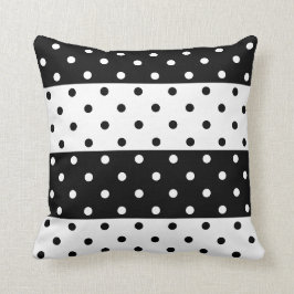 Den monokromma polka dots kudder kudde