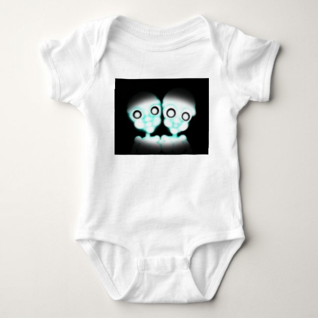 Den Morbid främlingen kopplar samman Tee (Framsida)