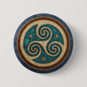 Den mörka Triskele rundan knäppas Knapp