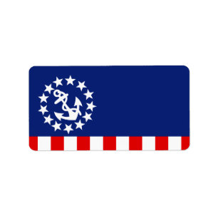 Den nautiska amerikanyachtflagga är på marinaen adressetikett