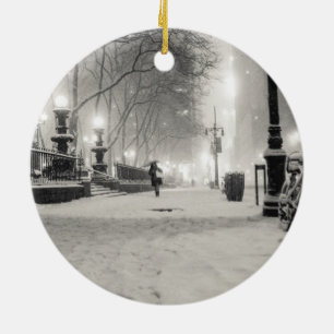 Den New York vintern - snöig natt - Bryant Julgransprydnad Keramik