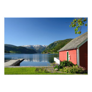 Den norska fjorden beskådar och sjöboden fototryck