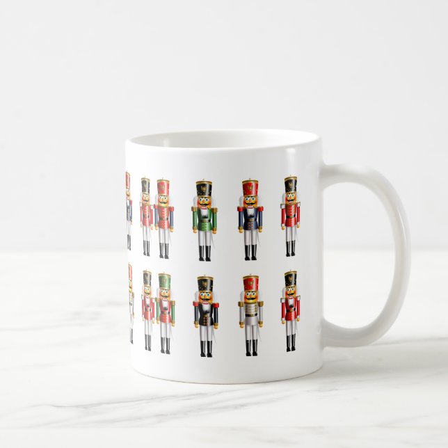 Den nötliknande nötknäppareleksaken tjäna som kaffemugg (Höger)