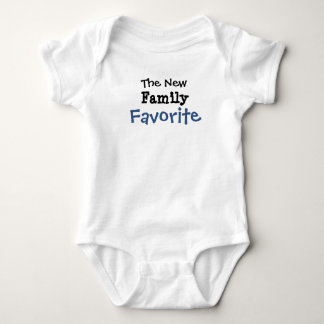 Den nya familjens favoritdräktighet i Baby Tröja