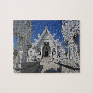Den nya helvita templet Wat Rong Khun i Pussel