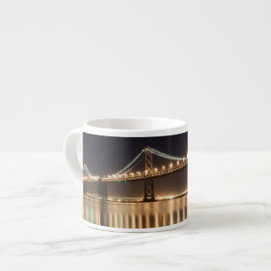 Den Oakland fjärden överbryggar nattreflexioner Espressomugg